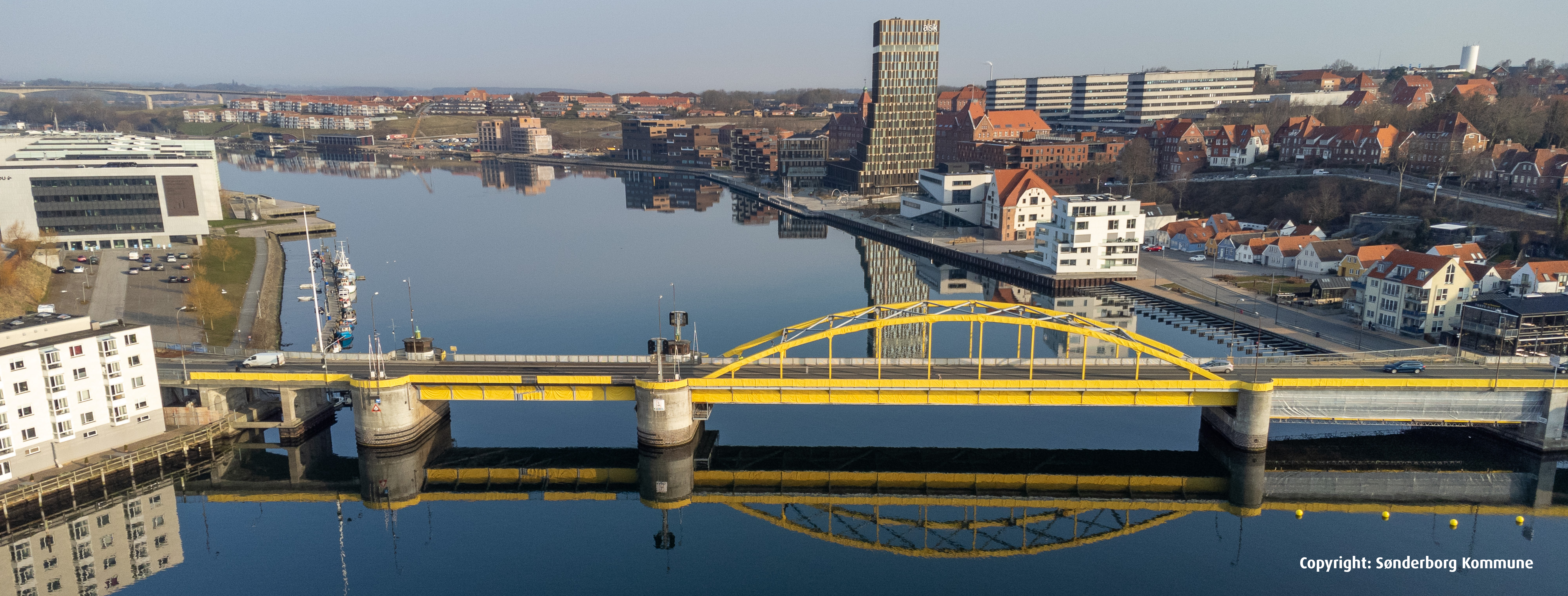 Alssund and Chr. X bridge decorated in yellow