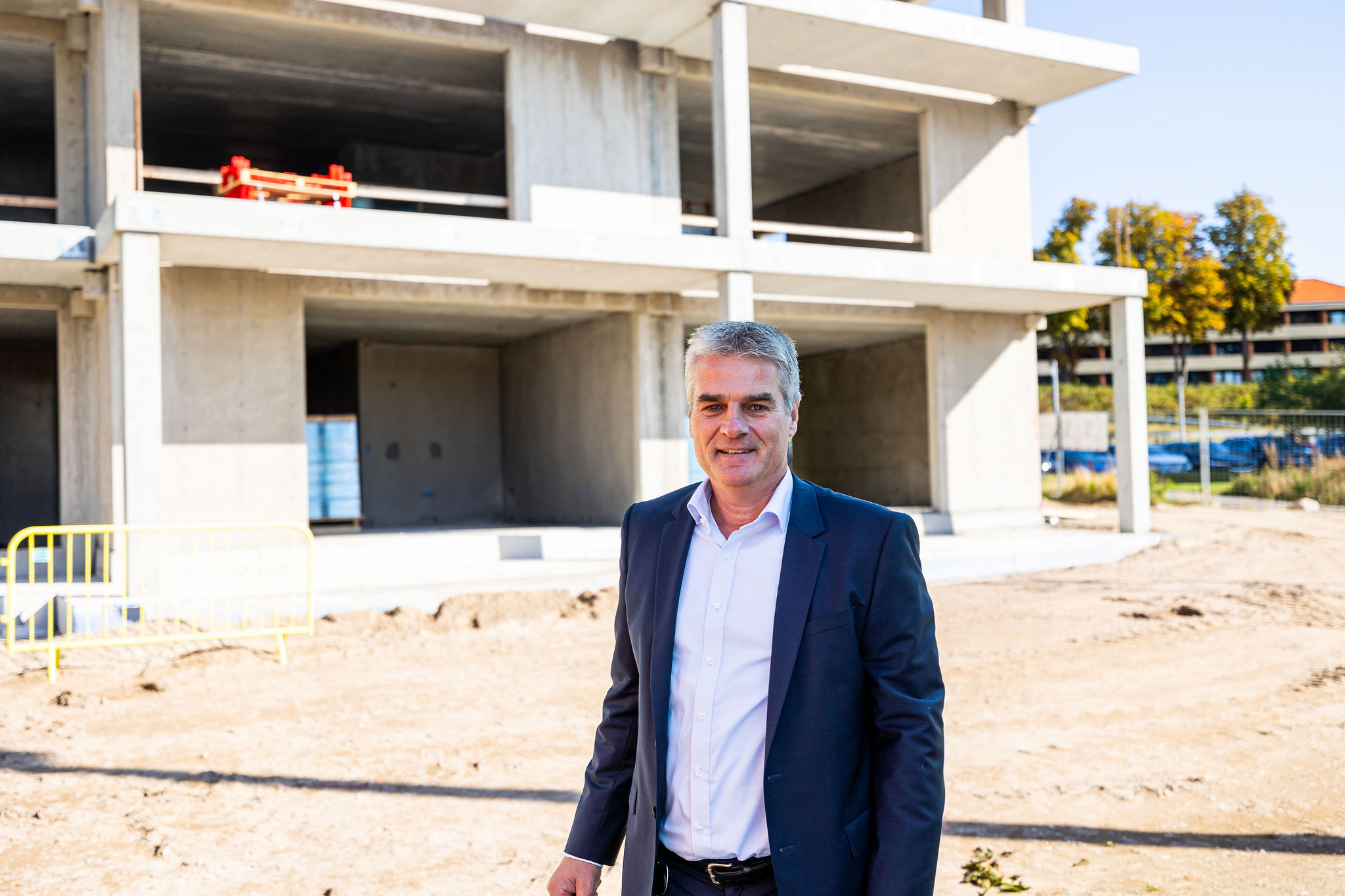 Lars Tveen, CEO of Bitten & Mads Clausen’s Foundation, in front of Danfoss House